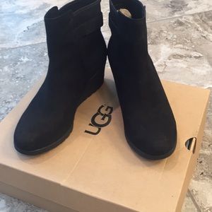 UGG wedge shearling bootie 8.5 🖤